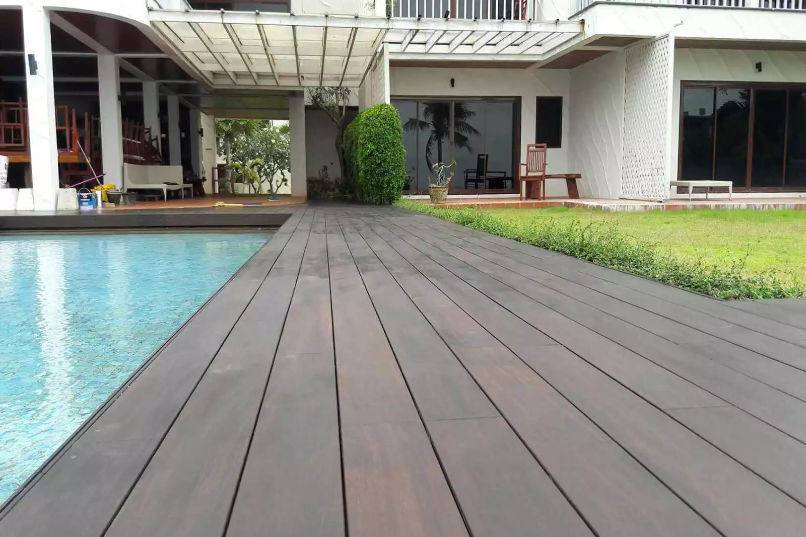 Suelos de exterior para terrazas y piscinas de Huelva